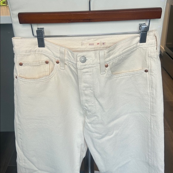 Levi’s Wedgie High-Waist Button-Fly Ankle Crop Jeans Size 30 Cream - Picture 6 of 16